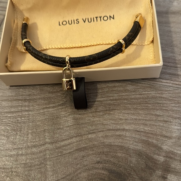 Authentic Louis Vuitton “KEEP IT TWICE BRACLET”!  Like-New Excellent Condition! - Picture 2 of 6